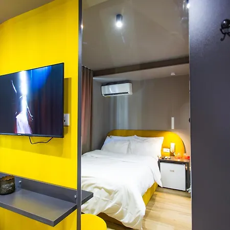 Double At The Bubbles Jacuzzi Hotell 3*