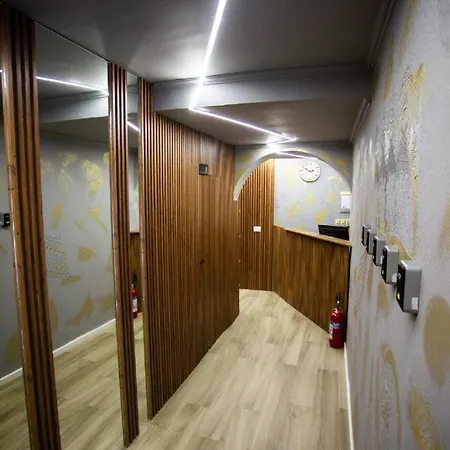 Hotell Double At The Bubbles Jacuzzi Tirana