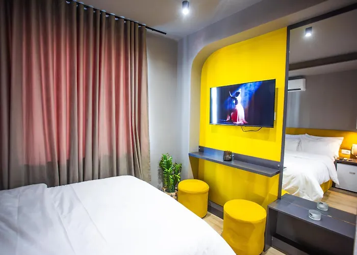 Double At The Bubbles Jacuzzi Hotell Tirana