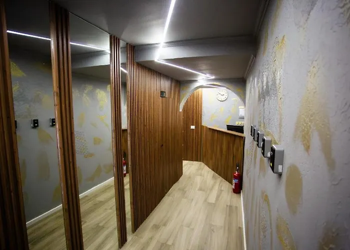 Hotell Double At The Bubbles Jacuzzi Tirana